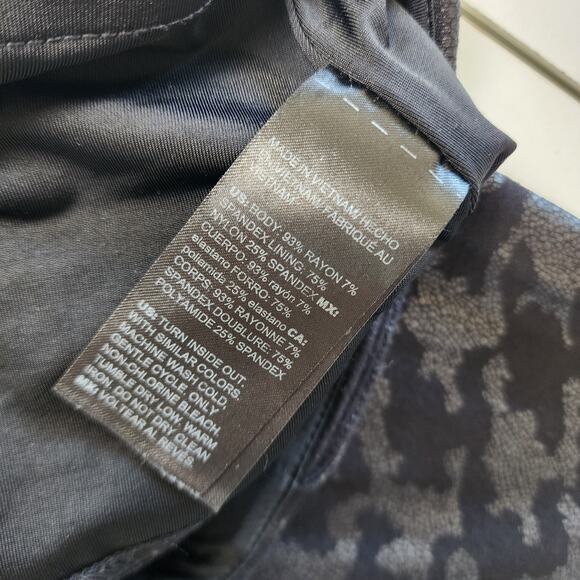 Chicos Zenergy Womens So Slimming Leggings Size Medium Black Houndstooth Foil - Picture 8 of 12